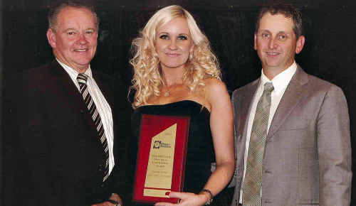 Gympie Regional Council’s Ross Bishop (left) presents Karen and Peter Bazzan with an award for best display home at the 2011 Masters Builders Sunshine Coast Housing and Construction Awards. (Inset) The Minnesota display home makes a statement inside. Gympie Regional Council’s Ross Bishop (left) presents Karen and Peter Bazzan with an award for best display home at the 2011 Masters Builders Sunshine Coast Housing and Construction Awards. (Inset) The Minnesota display home makes a statement inside.
